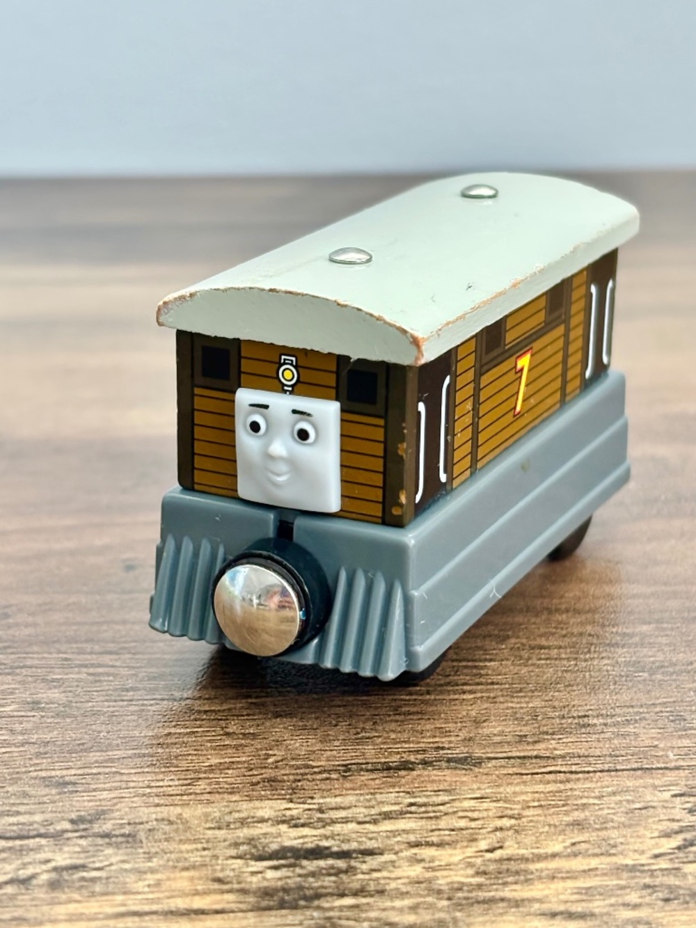 VINTAGE Thomas & Friends Wooden Railway Magnetic Train Toby Tank Engine Tomy UK